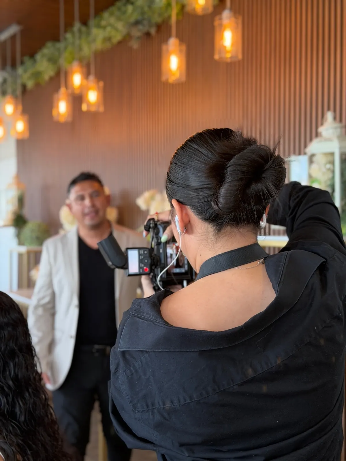 Abby grabando a un cliente